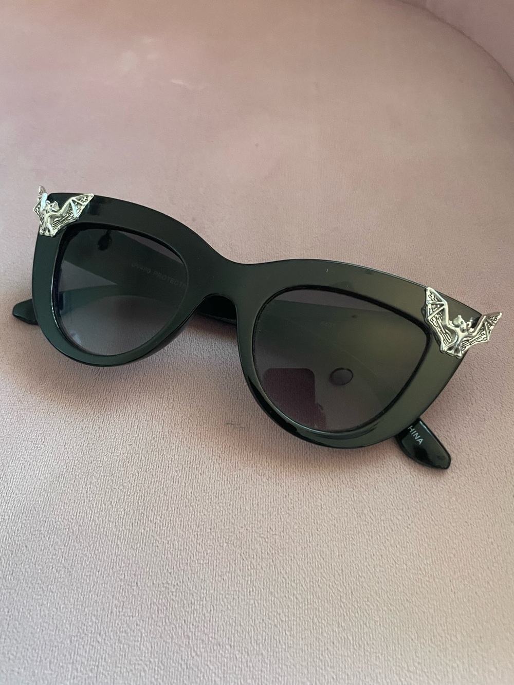 Cat-eye Black Sunglasses w Bat Wings